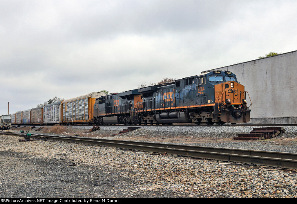 CSX 7004 on M-216